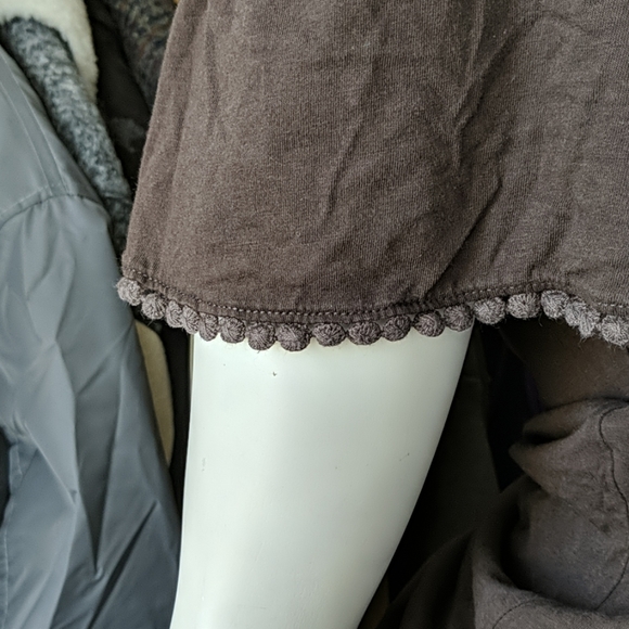 5/$45 Cute Brown Off-Shoulder Gap Top - Picture 2 of 2